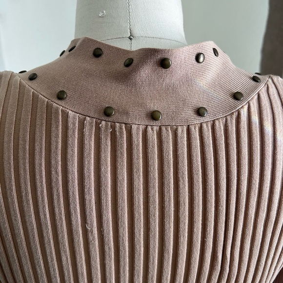 Tracy M Tan Ribbed 3/4 Sleeve Riveted Belt & Neck Sweater size Small Like New - Picture 7 of 8